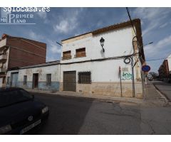 Casa para solar, en zona 1 especial, con proyecto, de 361 m2 y 33 m de fachada por 190.000€.