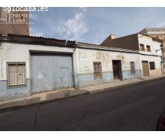 Casa para solar, en zona 1 especial, con proyecto, de 361 m2 y 33 m de fachada por 190.000€.