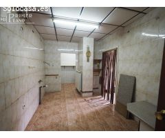 Se vende casa de planta baja para reformar con 138m2 junto a la Avenida Don Antonio Huertas
