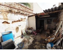 Se vende casa de planta baja para reformar con 138m2 junto a la Avenida Don Antonio Huertas