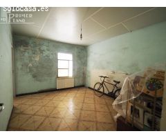 Se vende casa de planta baja para reformar con 138m2 junto a la Avenida Don Antonio Huertas