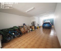 Casa de 2 plantas junto a calle Espinosa, de 3 dorm ,2 baños, amplio patio por solo 112.000 €