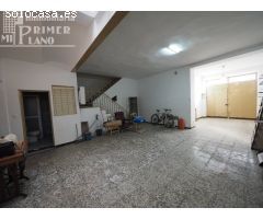 *Casa, junto a Juan Carlos I. Suelo: 202m2 /Fachada: 7,70m /Construidos: 235m2. 84.000€*