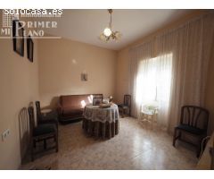 *Casa, junto a Juan Carlos I. Suelo: 202m2 /Fachada: 7,70m /Construidos: 235m2. 84.000€*