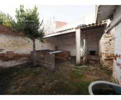*Casa, junto a Juan Carlos I. Suelo: 202m2 /Fachada: 7,70m /Construidos: 235m2. 84.000€*