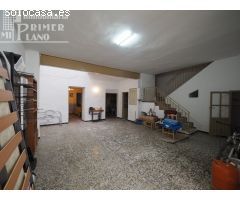*Casa, junto a Juan Carlos I. Suelo: 202m2 /Fachada: 7,70m /Construidos: 235m2. 84.000€*