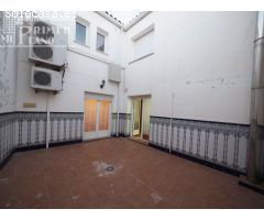Espectacular vivienda, totalmente amueblada, con patio y garaje, en Juan Carlos I, por 169.000 Euros