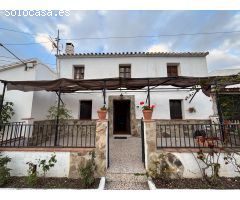 Casa con terreno en Venta en Alcútar, Málaga
