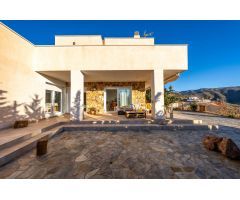 Exclusiva villa en LA ENVÍA GOLF, Almería – Elegancia, confort y vistas inigualables