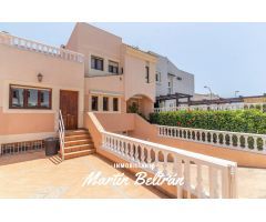 Exclusivo chalet independiente en Nueva Almería, a solo 3 minutos de la playa.