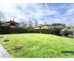 Chalet en Venta en Santa Cruz de Oleiros, A Coruña
