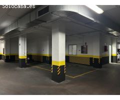 Enorme plaza de garaje más trastero anexo