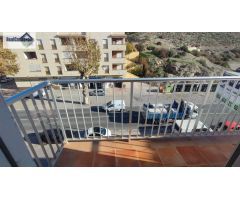 PISO DE TRES DORMITORIOS A ESCASOS METROS DE LA PLAYA EN TORRENUEVA