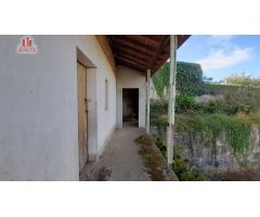 CASA DE PIEDRA PARA REFORMAR, CON PATIO Y PEQUEÑO JARDÍN, EN SOUTOPENEDO