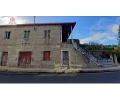 CASA DE PIEDRA PARA REFORMAR, CON PATIO Y PEQUEÑO JARDÍN, EN SOUTOPENEDO