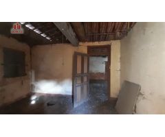 CASA DE PIEDRA PARA REFORMAR, CON PATIO Y PEQUEÑO JARDÍN, EN SOUTOPENEDO