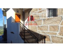 CASA DE PIEDRA CON PATIO Y TERRAZA CON BUENAS VISTAS EN LA ZONA DE CASTRELO.