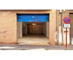 LOCAL COMERCIAL CON ZONA DE CARGA Y DESCARGA EN SU ENTRADA