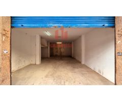 LOCAL COMERCIAL CON ZONA DE CARGA Y DESCARGA EN SU ENTRADA