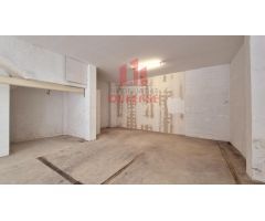 LOCAL COMERCIAL CON ZONA DE CARGA Y DESCARGA EN SU ENTRADA