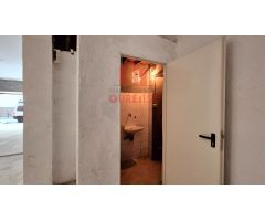 LOCAL COMERCIAL CON ZONA DE CARGA Y DESCARGA EN SU ENTRADA