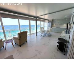 Impresionante ático reformado en 1a linea de playa de Poniente - www.inmobiliarialesdunes.com