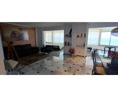 Fantastico piso situado en primera linea de Playa Levante. 2 habitaciones y 2 baños. Reformado