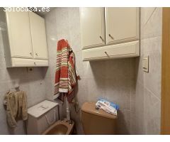 Apartamento en zona de Levante. 1 dormitorio, 1 baño. piscina comunitaria y parking. en buen estado
