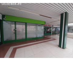 Local muy céntrico en Benidorm, ideal para ofician. En el centro comercial la noria