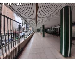 Local muy céntrico en Benidorm, ideal para ofician. En el centro comercial la noria