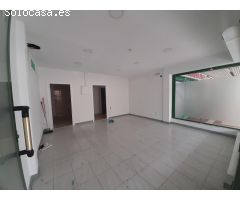 Local muy céntrico en Benidorm, ideal para ofician. En el centro comercial la noria