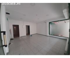 Local muy céntrico en Benidorm, ideal para ofician. En el centro comercial la noria