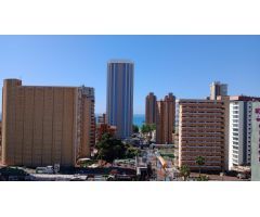 Apartamento reformado en Benidorm. 2 dormitorios, 1 baño. A/A. Piscina. Pista de tenis