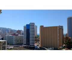 Apartamento reformado en Benidorm. 2 dormitorios, 1 baño. A/A. Piscina. Pista de tenis