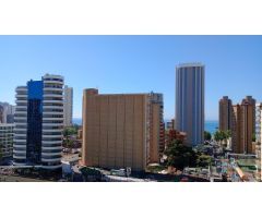 Apartamento reformado en Benidorm. 2 dormitorios, 1 baño. A/A. Piscina. Pista de tenis