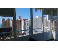Apartamento reformado en Benidorm. 2 dormitorios, 1 baño. A/A. Piscina. Pista de tenis