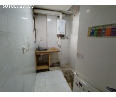 Apartamento para reformar. en Av. Mediterraneo. 3 habitaciones, 2 baños.Parking y piscina comun.