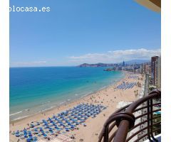 Apartamento en primera linea de Levante. 2 Habitaciones, 2 baños, 1 aseo. parking y piscina comun.