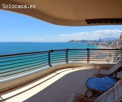 Apartamento en primera linea de Levante. 2 Habitaciones, 2 baños, 1 aseo. parking y piscina comun.