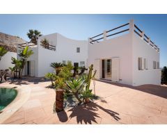 VILLA EN --SALOBREÑA-GRANADA