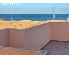 Se vende fantástico chalet con piscina privada en primera linea en Torrevieja