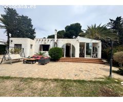 Amplio chalet independiente en Cabo Roig a solo 50 metros del mar