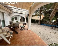 Amplio chalet independiente en Cabo Roig a solo 50 metros del mar