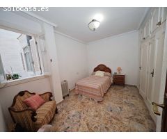 Piso en Torrevieja centro con 4 habitaciones