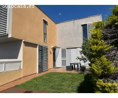 CASA -CON JARDIN I PISCINA-
