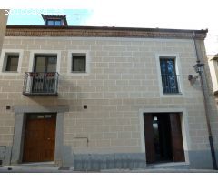 ¡Tu nueva vivienda te espera en la Calle Velarde de Segovia, en pleno casco histórico !!!