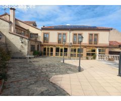 Chalet independiente con piscina y vistas a la montaña en Torrecaballeros