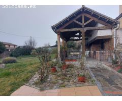 Chalet independiente con piscina y vistas a la montaña en Torrecaballeros