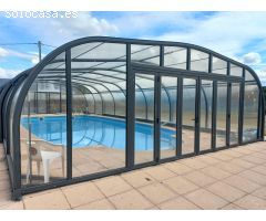 Chalet independiente con piscina y vistas a la montaña en Torrecaballeros
