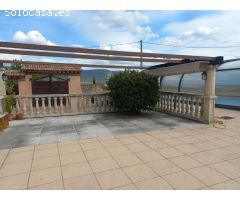 Chalet independiente con piscina y vistas a la montaña en Torrecaballeros